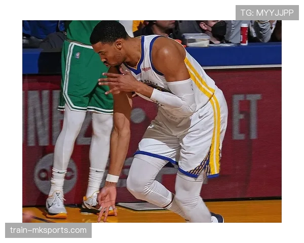 里尔防线稳固展现战术精髓，新赛季防守体系成球队制胜关键