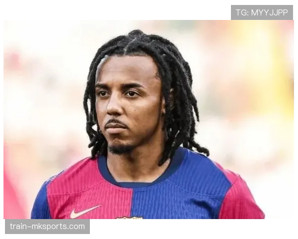 孔德在比赛中展现坚固防守,助力球队逆转胜利表现稳健 孔德在比赛中展现坚固防守,助力球队逆转胜利表现稳健