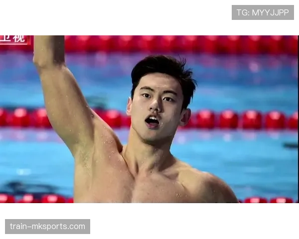 宁泽涛穿得比明星还花哨，泳池边像开了时装周一样，普通人完全跟不上啊！