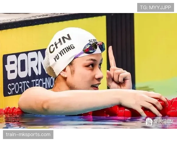 余依婷训练完直接拎爱马仕去吃夜宵？