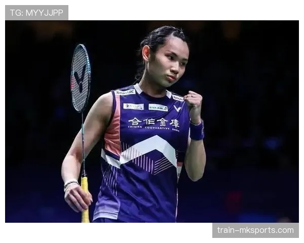 戴资颖拖鞋现身机场，手提的包价直接把我生活打回原形